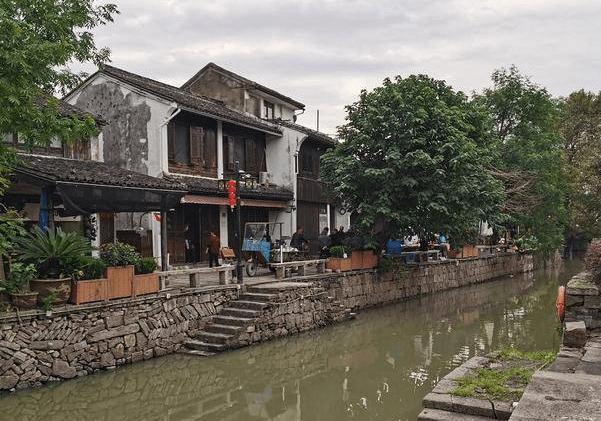 像她这样的歌手，是困不住的